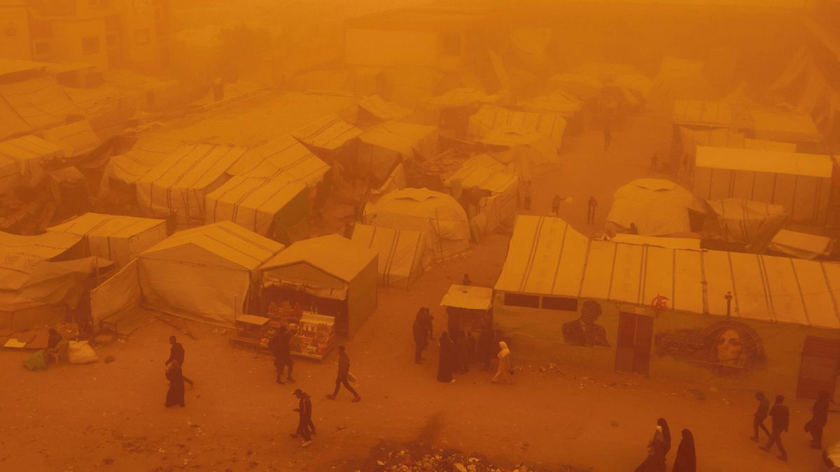 Video: Písečná bouře se prohnala stanovými tábory v Gaze